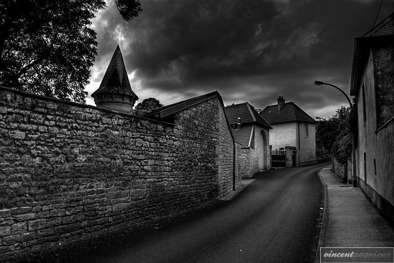 Ruelle sous l'orage